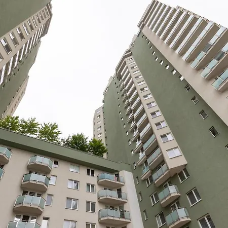 Petrzalka Retreat Апартаменты Братислава